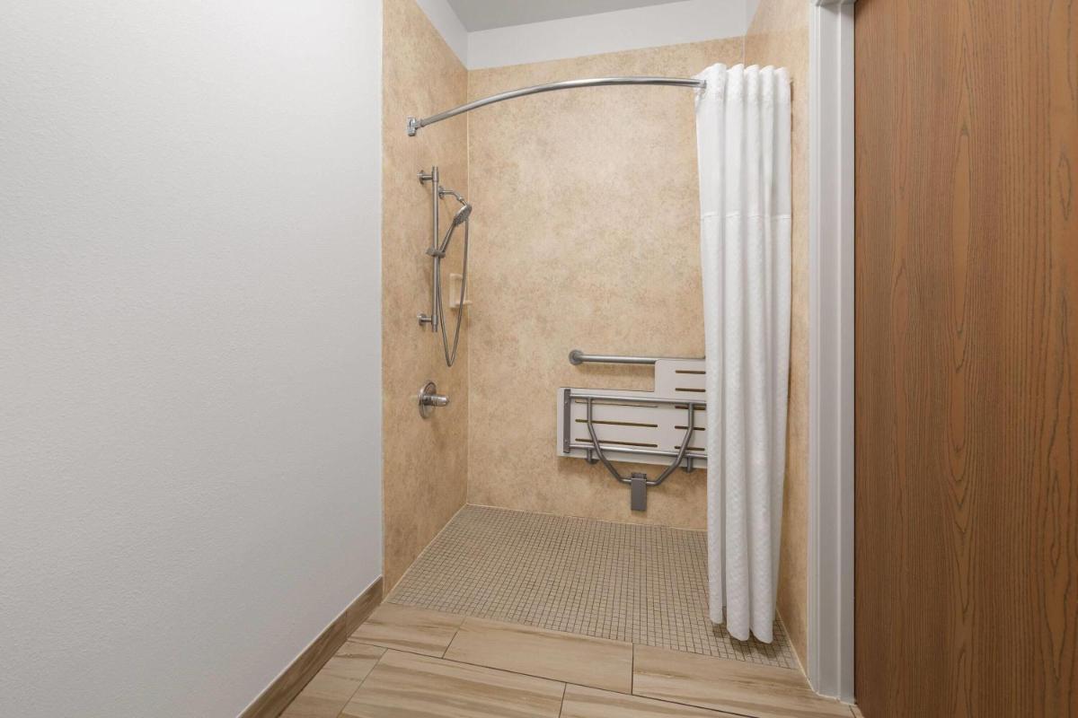 La Quinta by Wyndham Moab - Housity