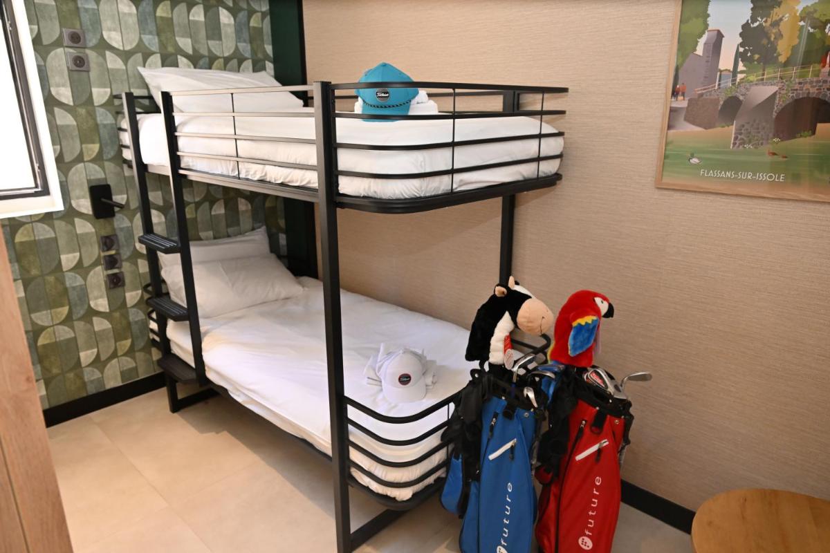 Un ou plusieurs lits dans un hébergement de l'établissement Mercure Brignoles Golf de Barbaroux & Spa
