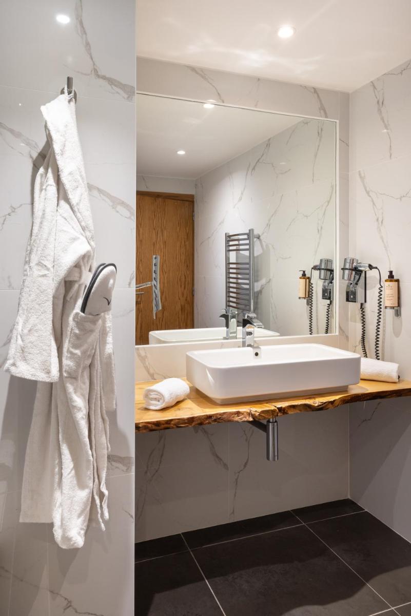 Salle de bains dans l'établissement Mercure Brignoles Golf de Barbaroux & Spa