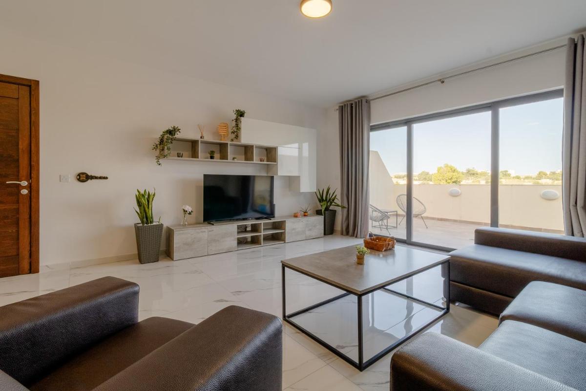 Luqa 3 bedroom penthouse T - Hizvo