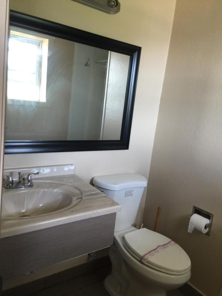 Pelican Inn & Suites - Housity