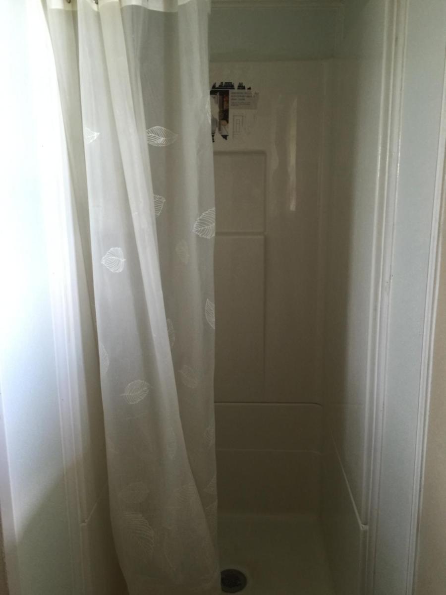 Pelican Inn & Suites - Housity