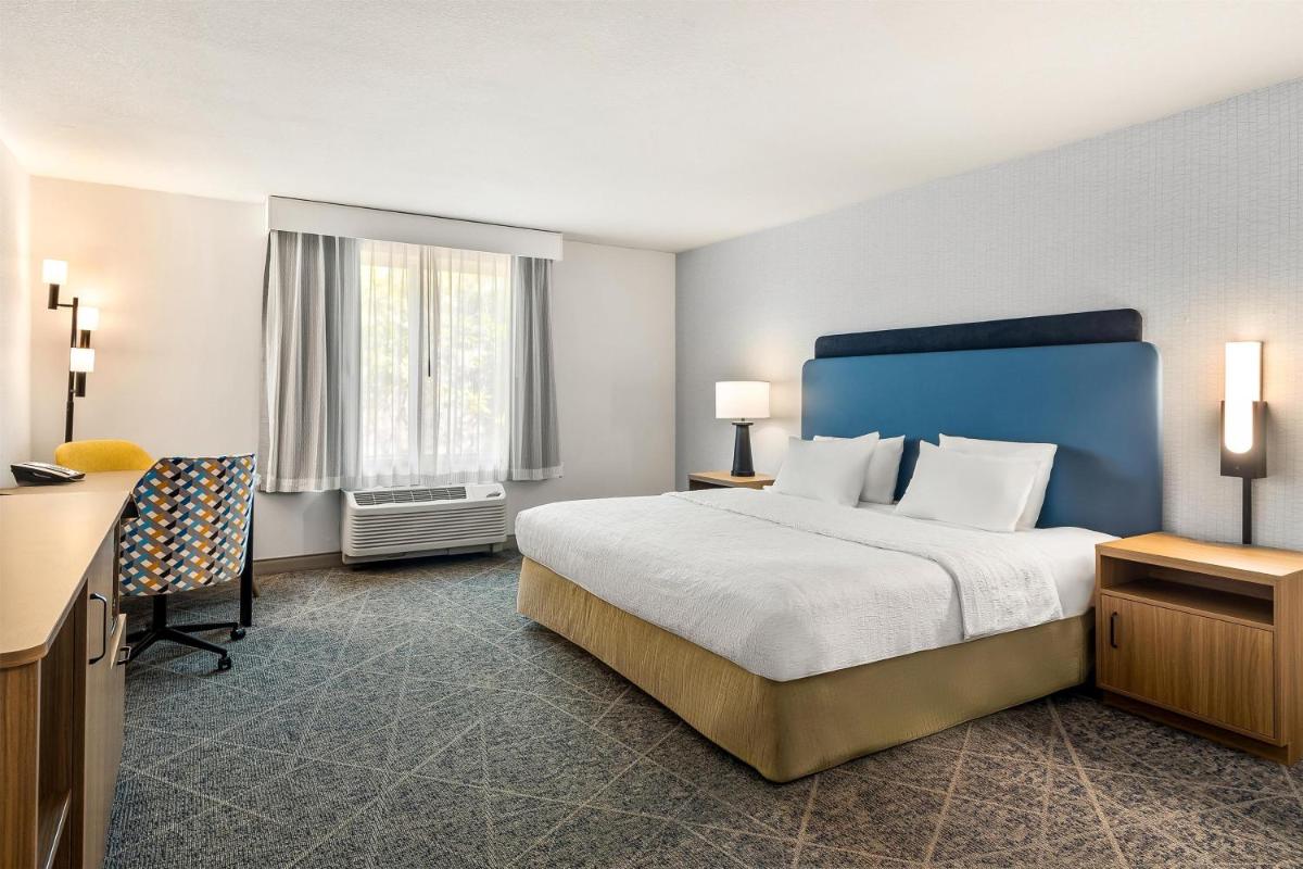 Hampton Inn and Suites Merced - Housity