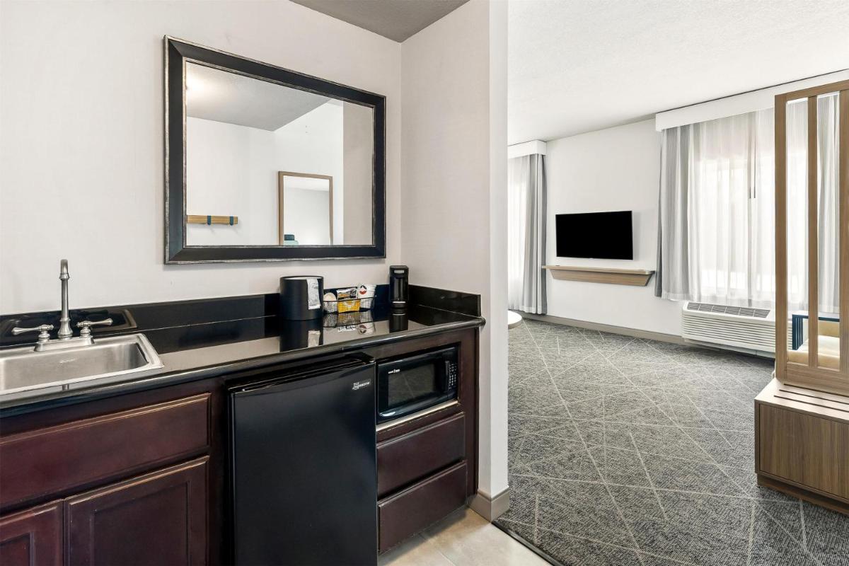 Hampton Inn and Suites Merced - Housity