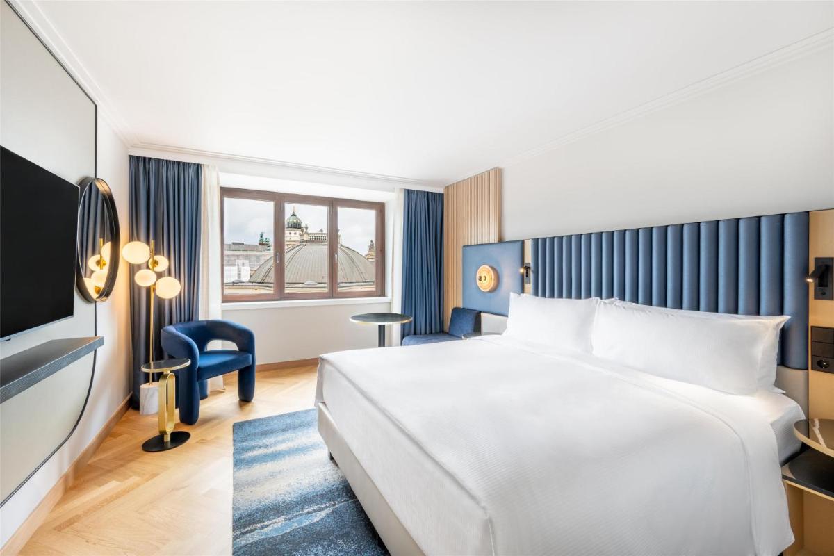 Ein Bett oder Betten in einem Zimmer der Unterkunft Hilton Berlin