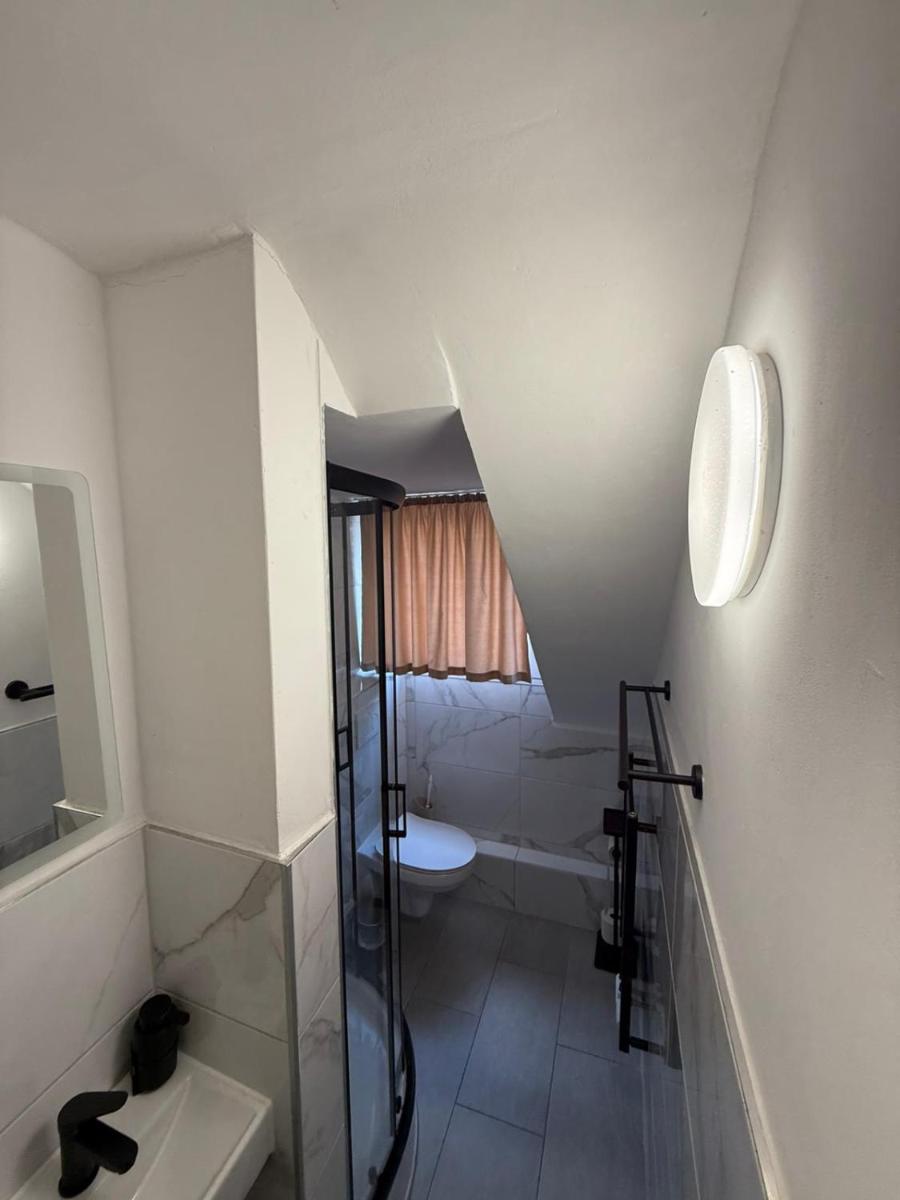 Niehler Hotel - Housity