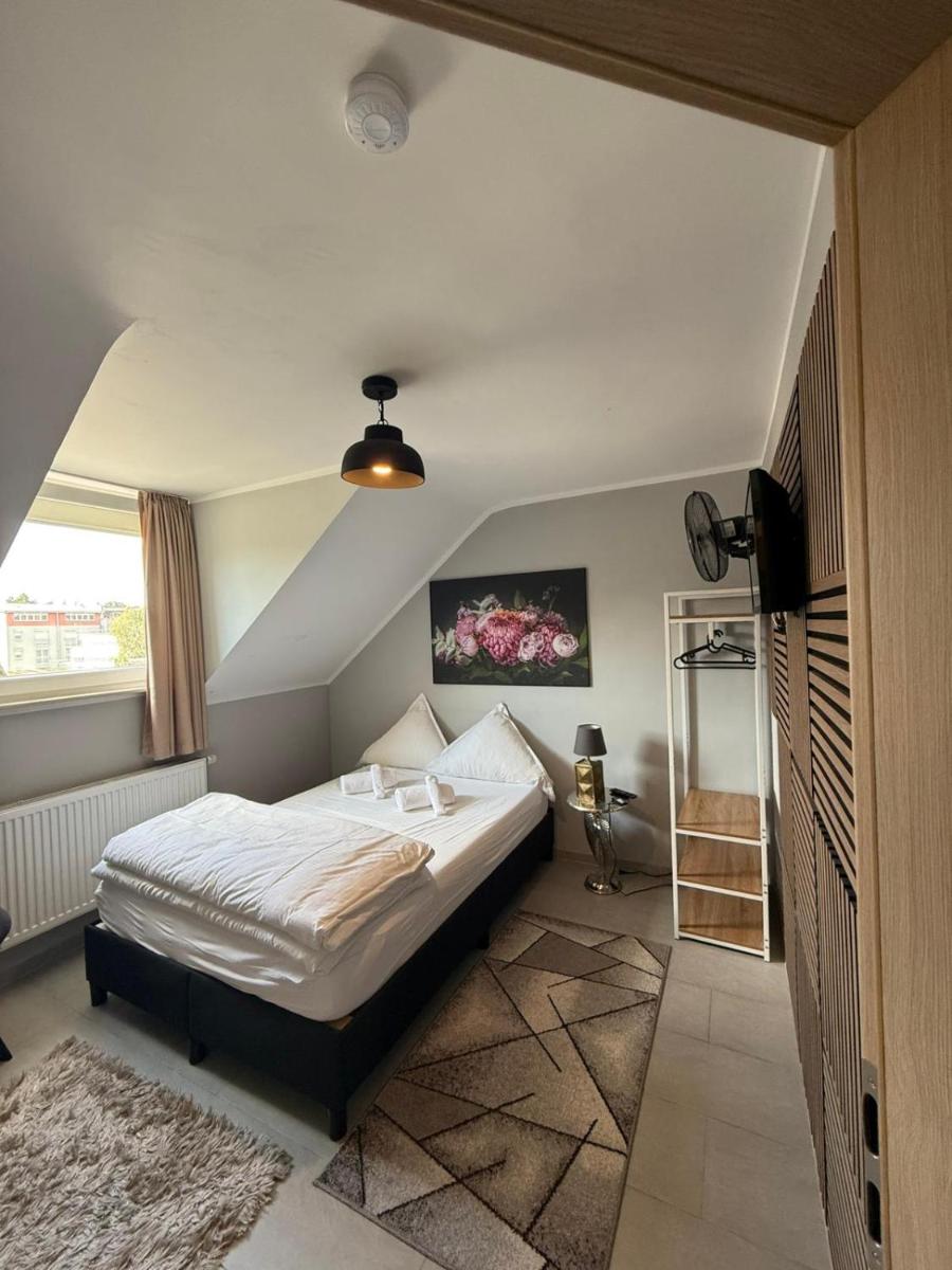 Niehler Hotel - Housity