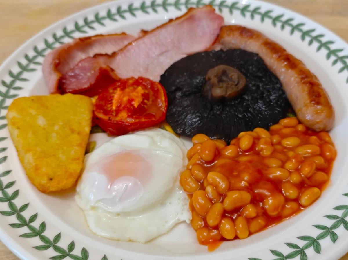 Anton Guest House Bed and Breakfast - Housity