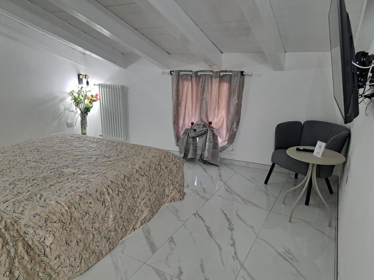 B&B Deluxe - Housity