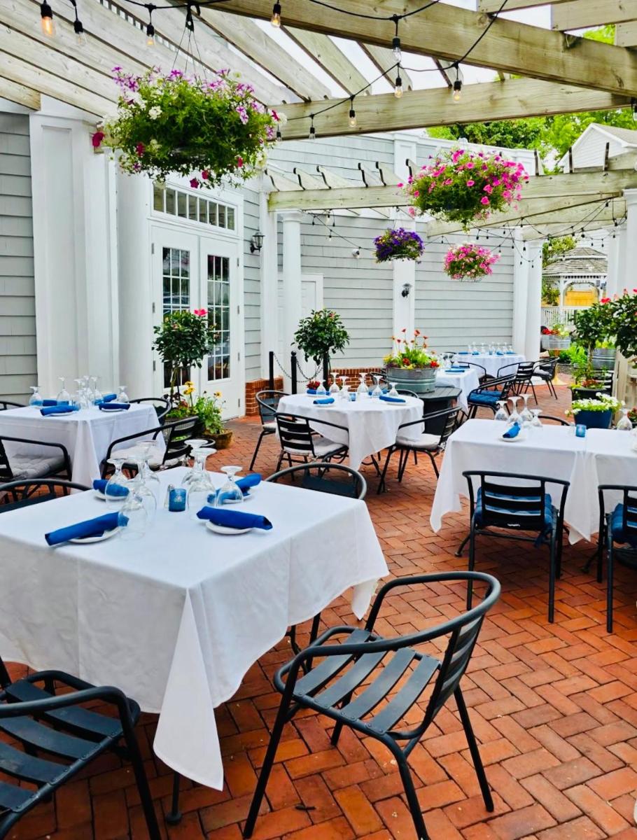 Inn on Main Hotel - Housity