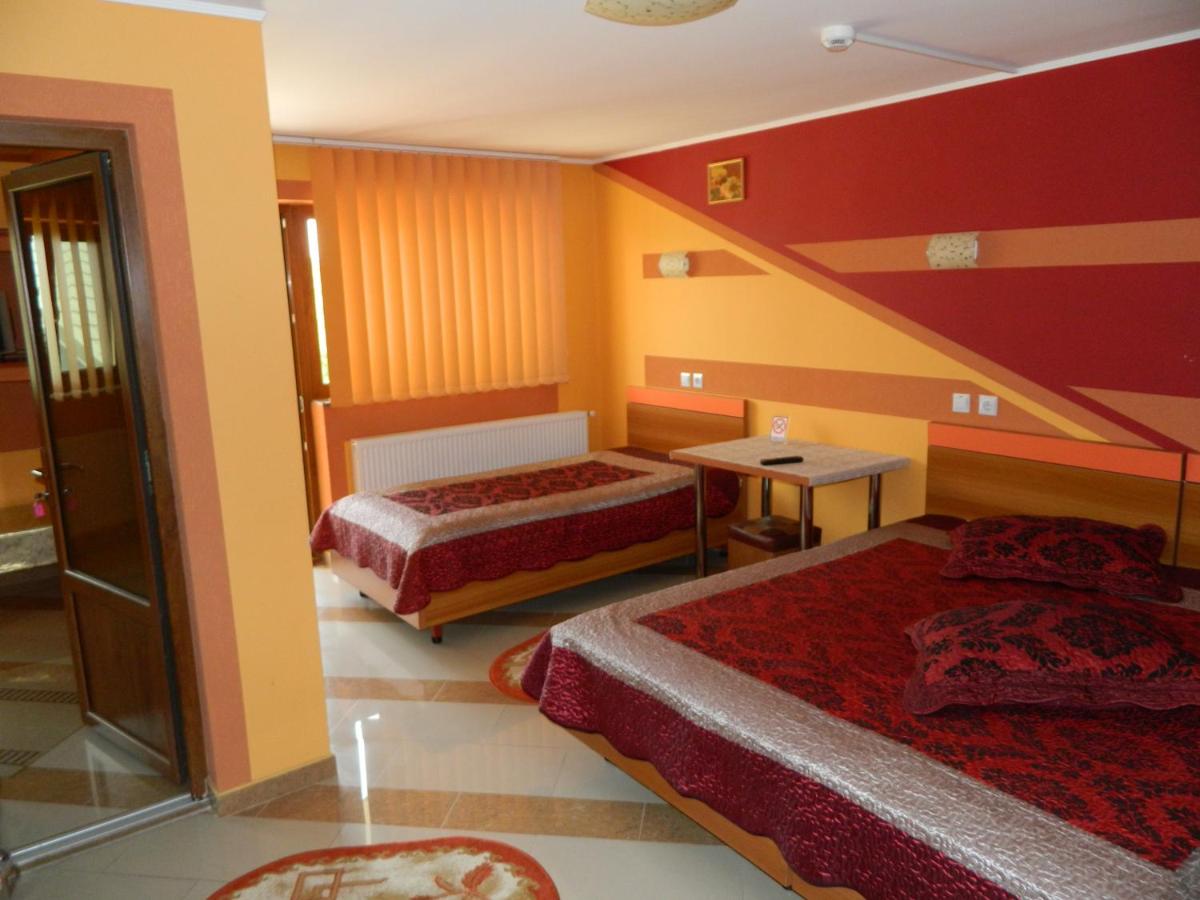 Pensiunea Cora - Housity