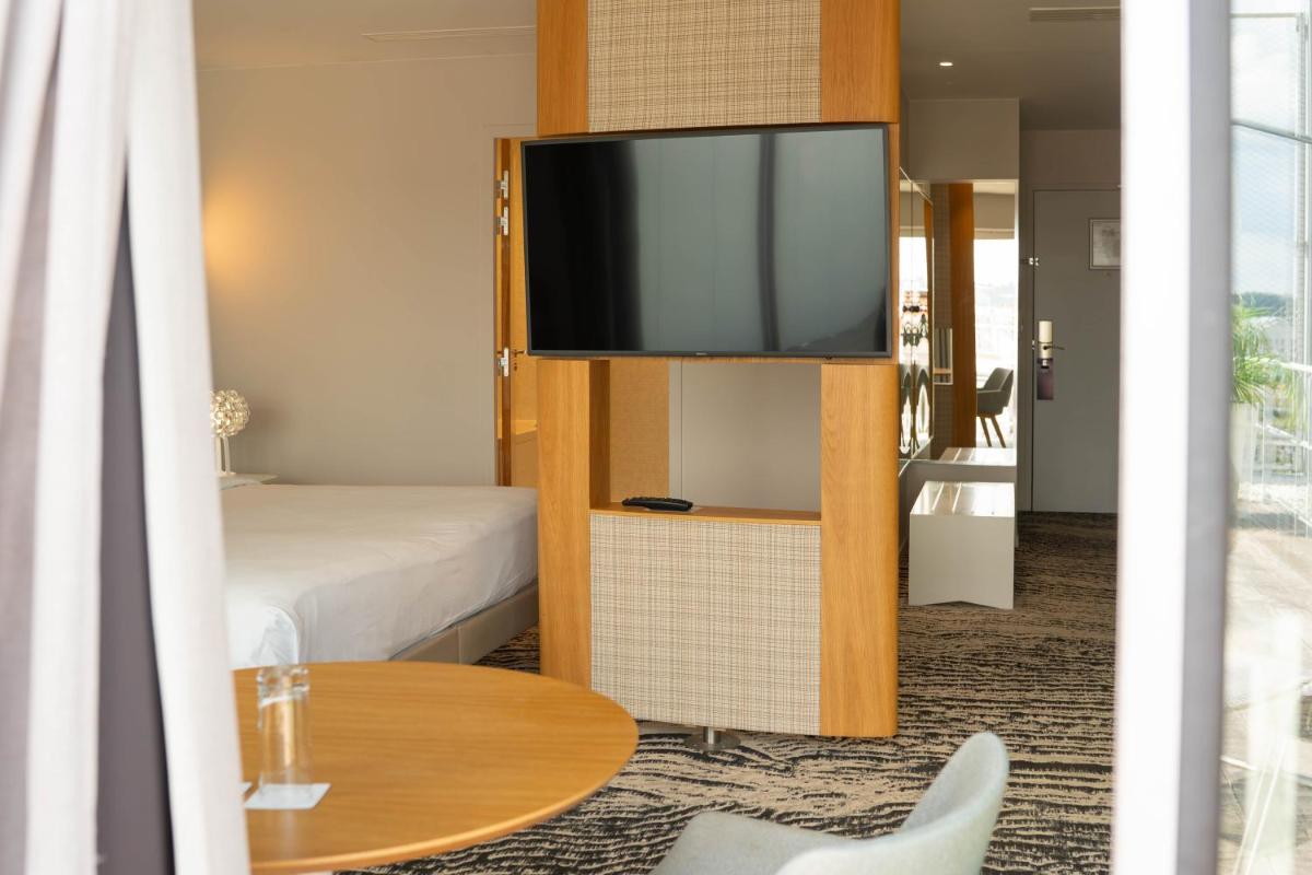 Télévision ou salle de divertissement dans l'établissement Radisson Blu Hotel Bordeaux