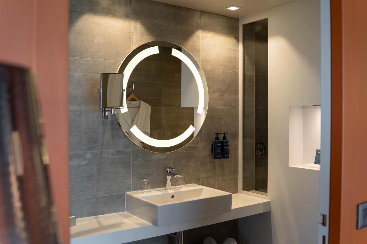 Salle de bains dans l'établissement Radisson Blu Hotel Bordeaux
