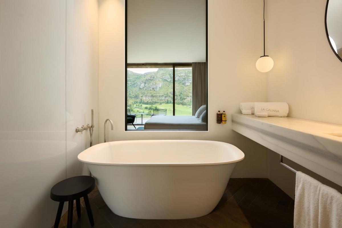 Un baño de La Galiana Golf Resort - Adults Only