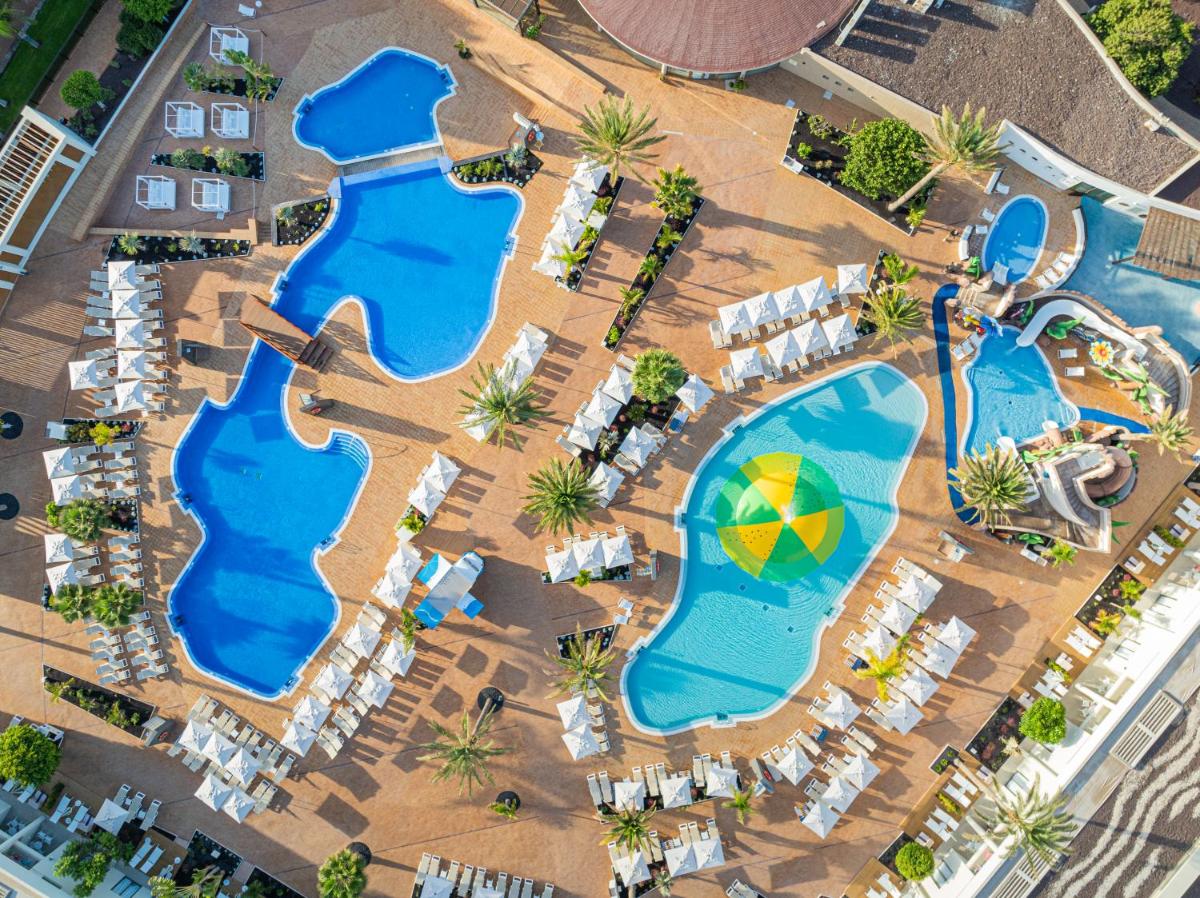 Piscina en o cerca de Iberostar Waves Gaviotas Park