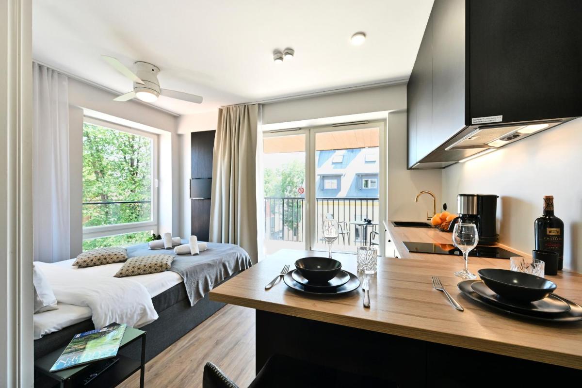 Thomas' Home - Trendy, Central &amp; Balcony - Housity