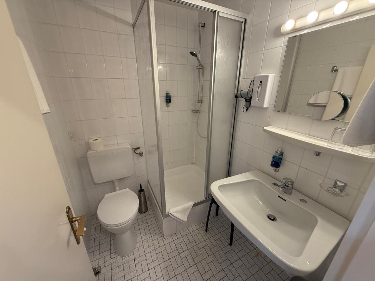 Hotel Carolinenhof - Housity