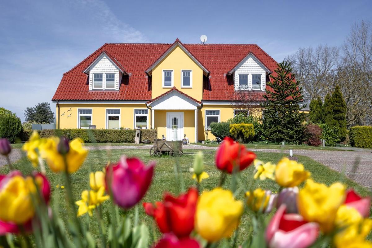 Ferienhof am Leuchtturm mit Meerbl - Housity