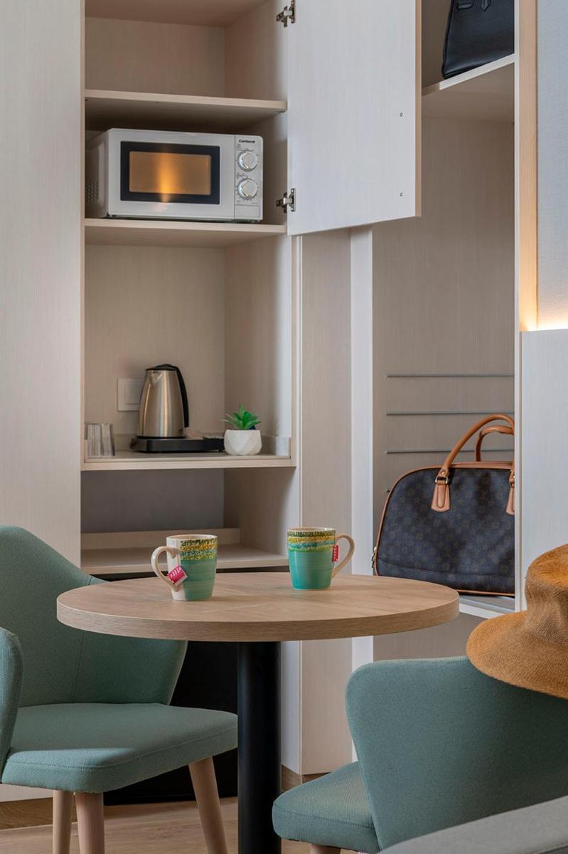 Una cocina o zona de cocina en Aparthotel Costa Encantada