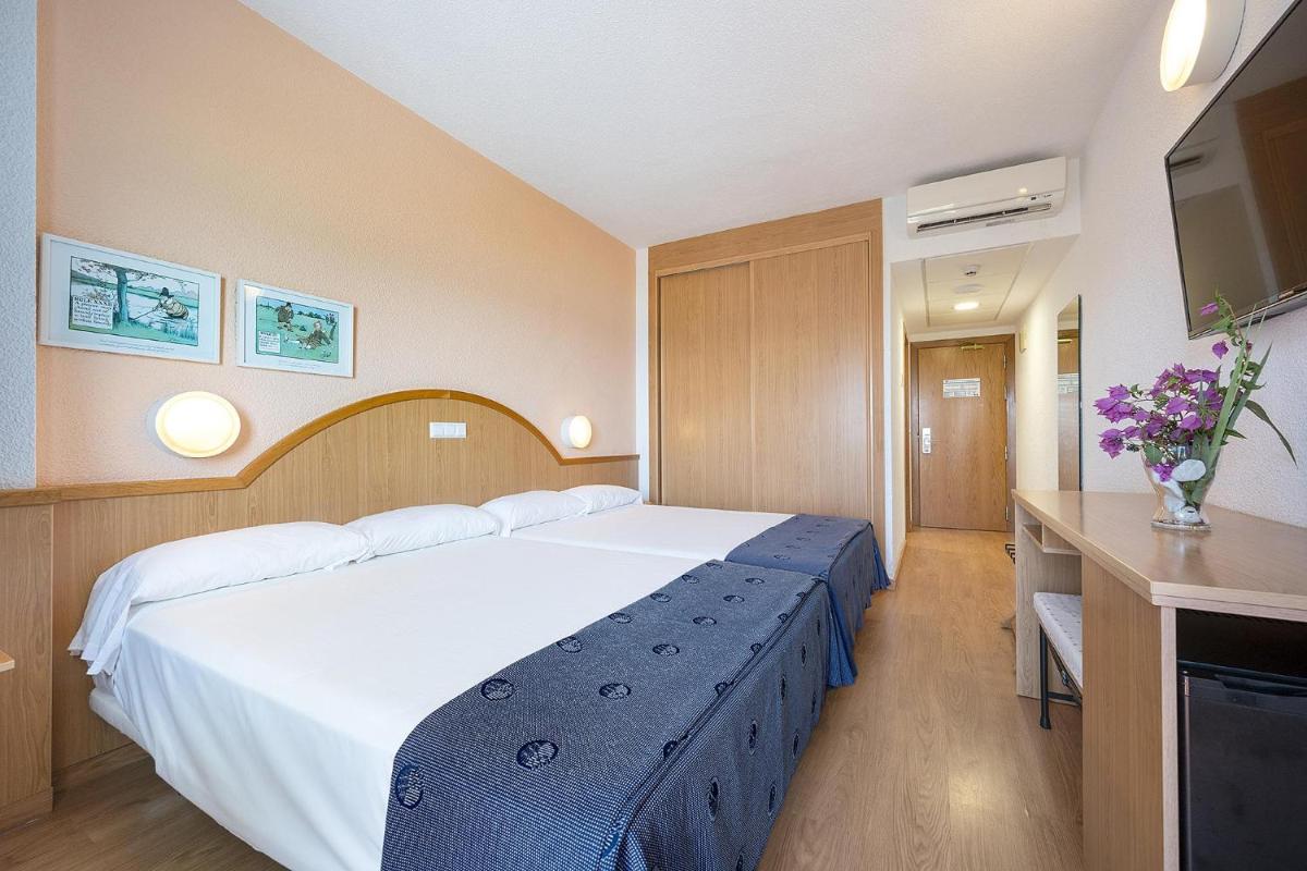 Cama o camas de una habitación en Hotel Playas de Guardamar
