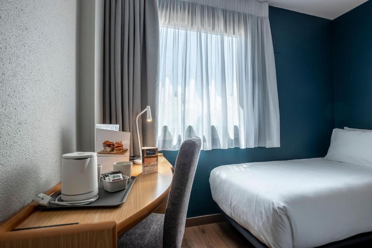 Travelodge Alicante Puerto - Housity