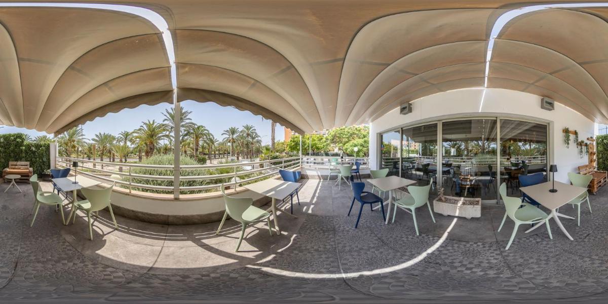 Travelodge Alicante Puerto - Housity