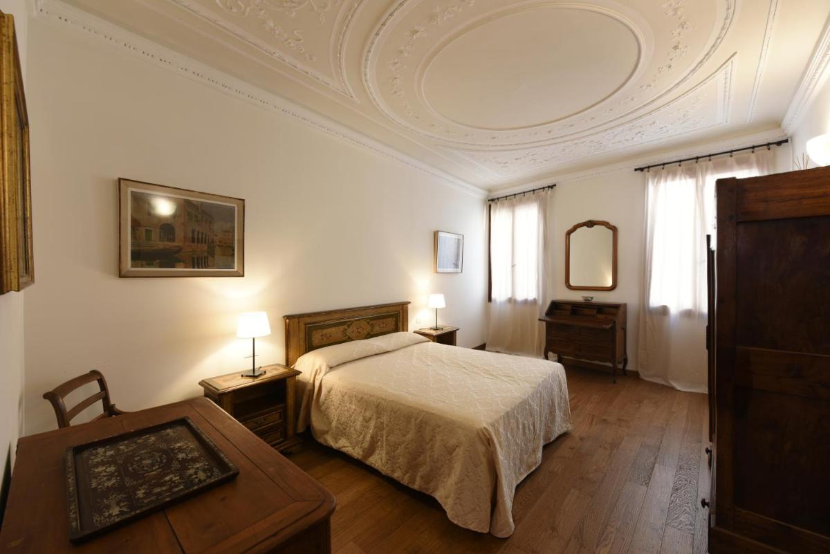 Le Due Corone Bed & Breakfast - Housity