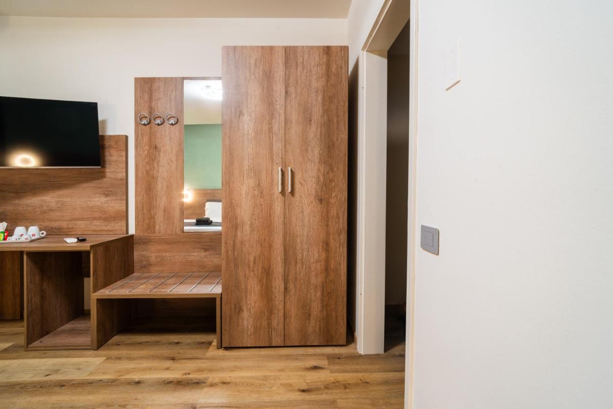 Elysium Self Check-In Rooms - Housity