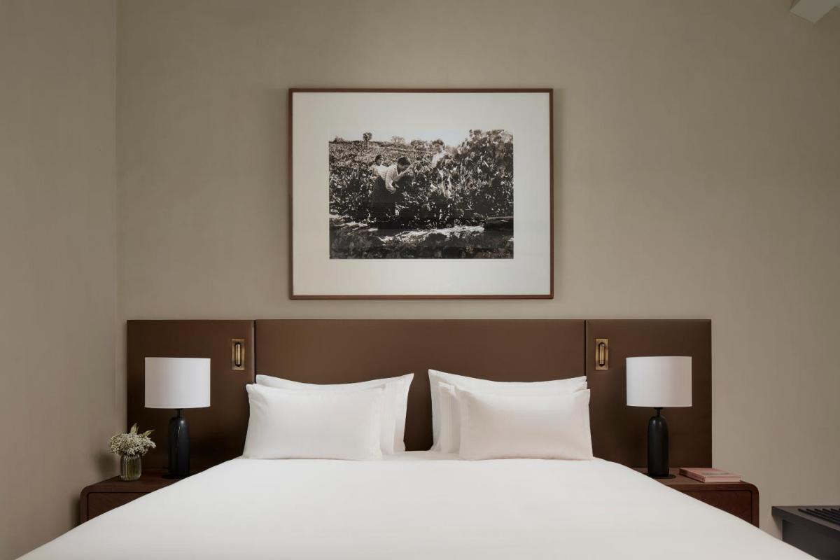 Uma cama ou camas num quarto em Tivoli Kopke Porto Gaia Hotel