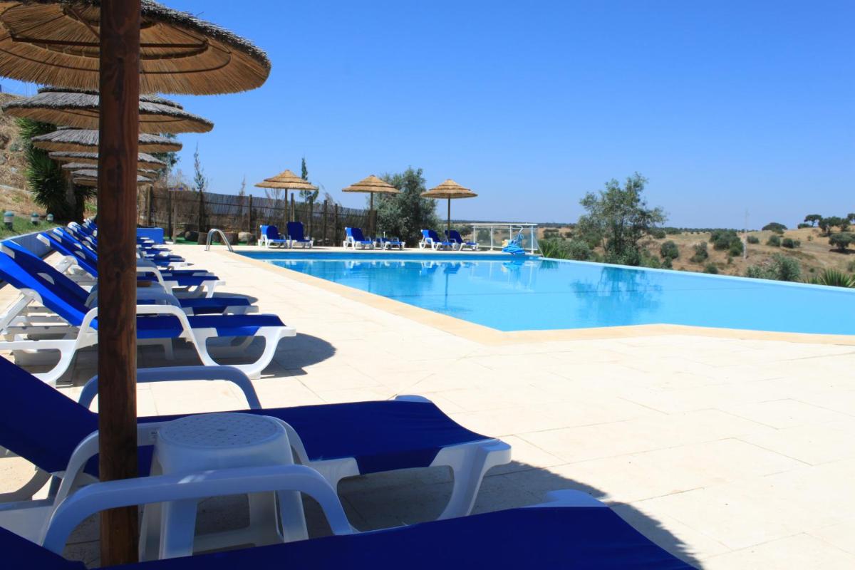 A piscina em ou perto de Hotel O Gato & Spa