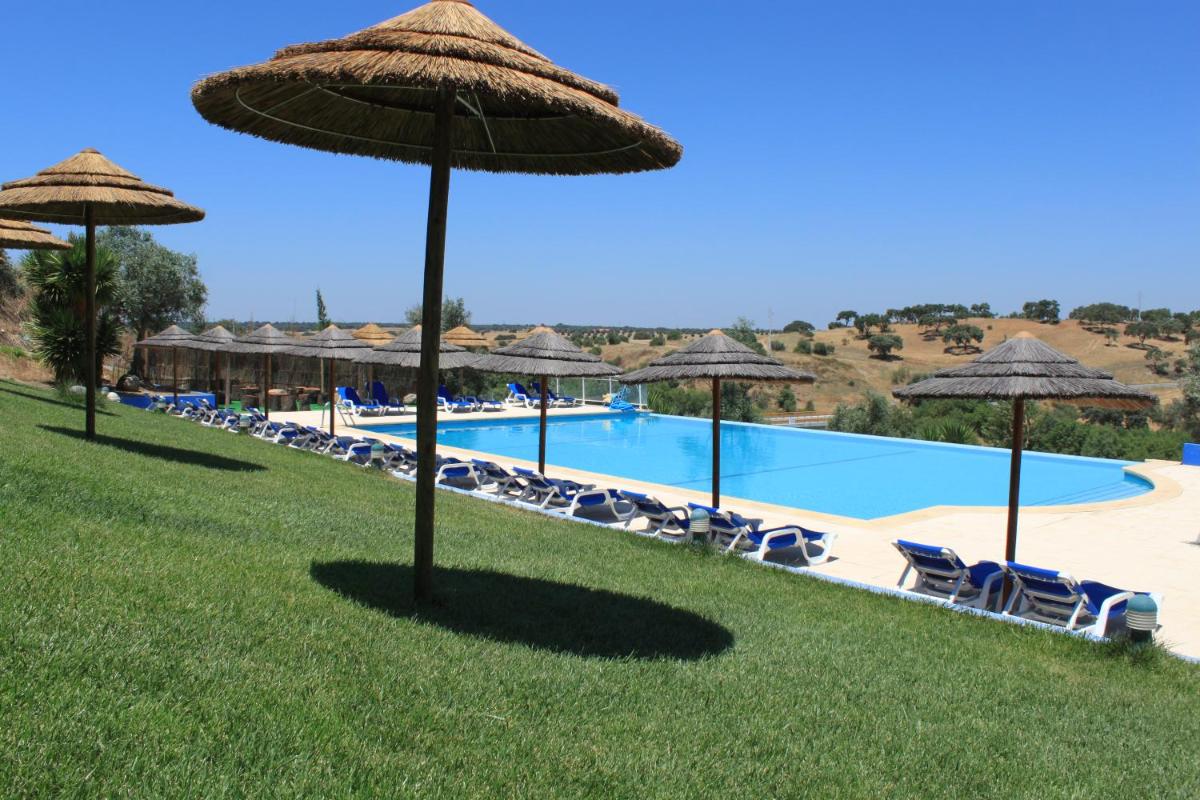 A piscina em ou perto de Hotel O Gato & Spa