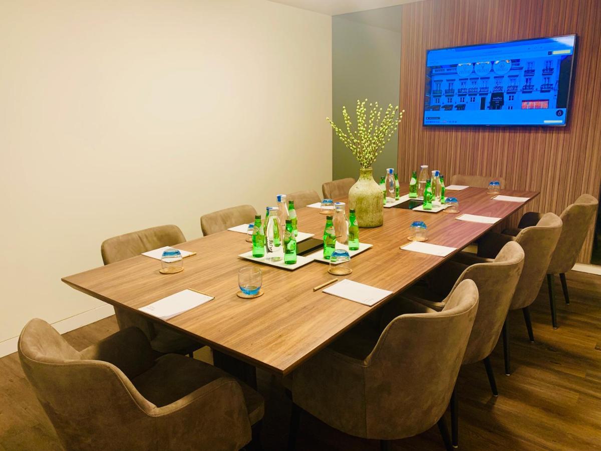 A área empresarial e/ ou a sala de conferências de Inspira Liberdade Boutique Hotel