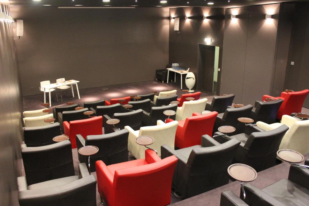 Uma área de estar em Inspira Liberdade Boutique Hotel