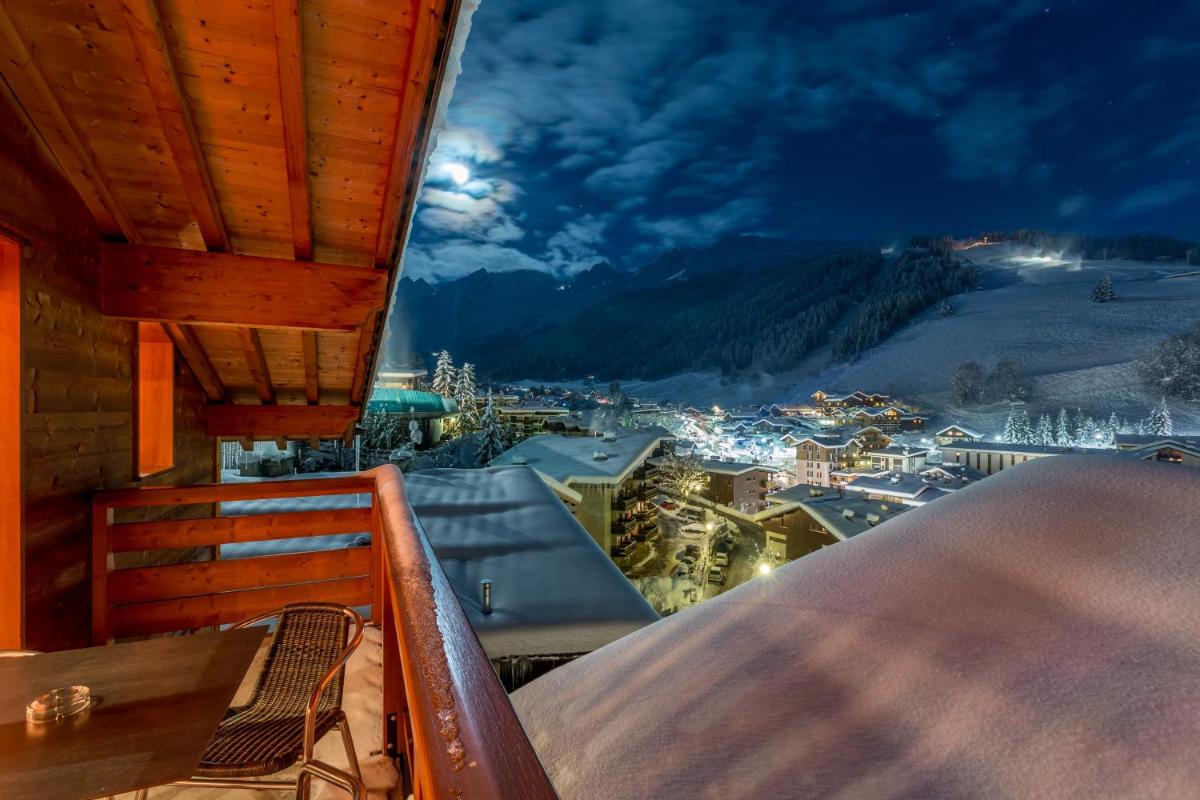Vue générale sur la montagne ou vue sur la montagne depuis l'hôtel