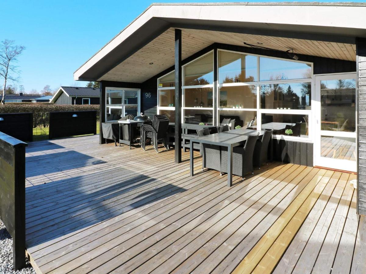 6 person holiday home in Hadsund - Housity