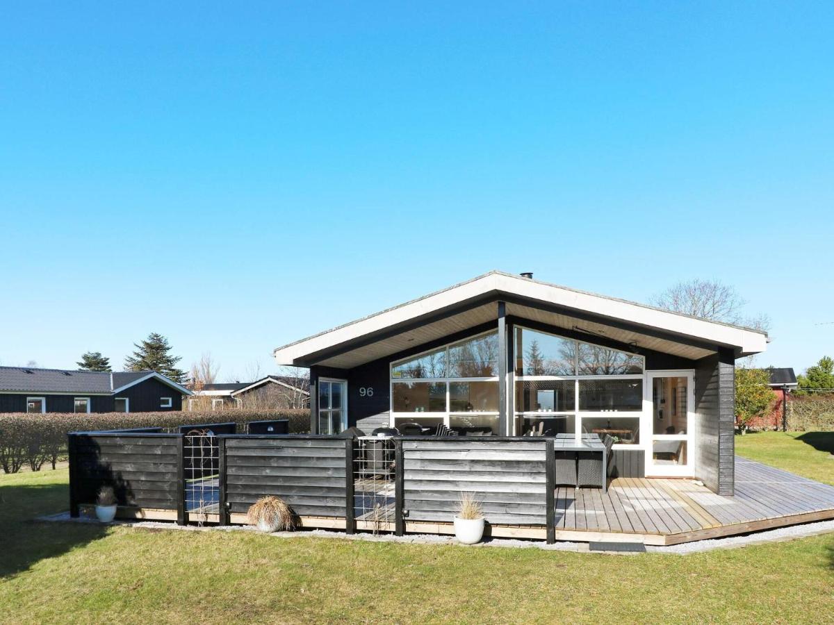 6 person holiday home in Hadsund - Housity
