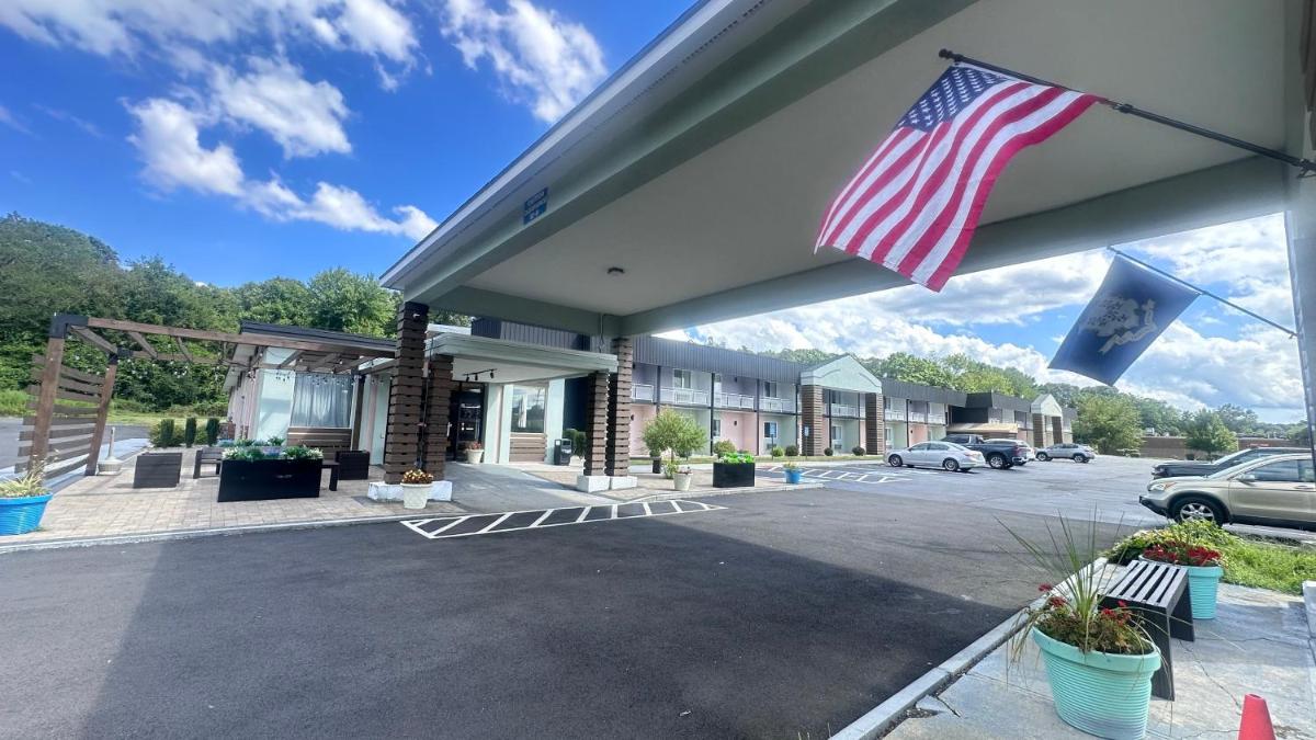 Days Inn by Wyndham Southington - Housity