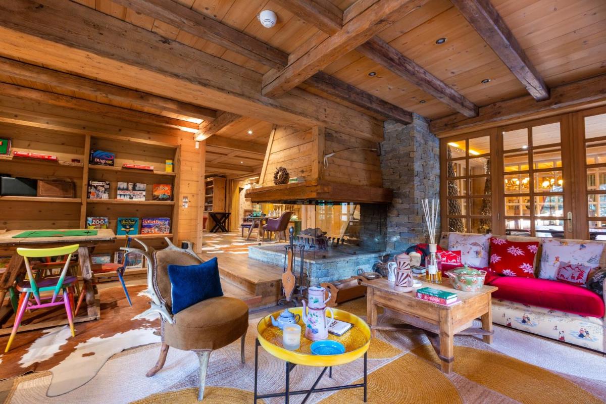 Coin salon dans l'établissement Magic Megève Bois