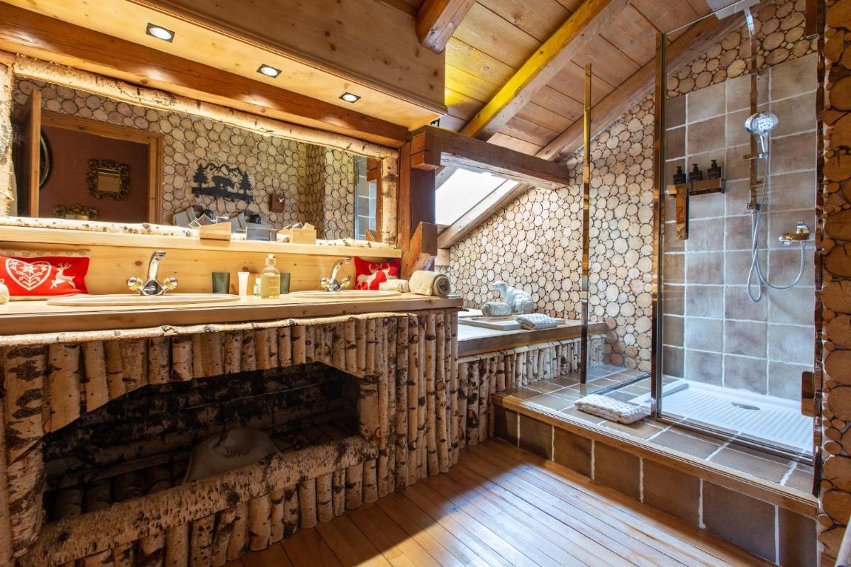 Salle de bains dans l'établissement Magic Megève Bois