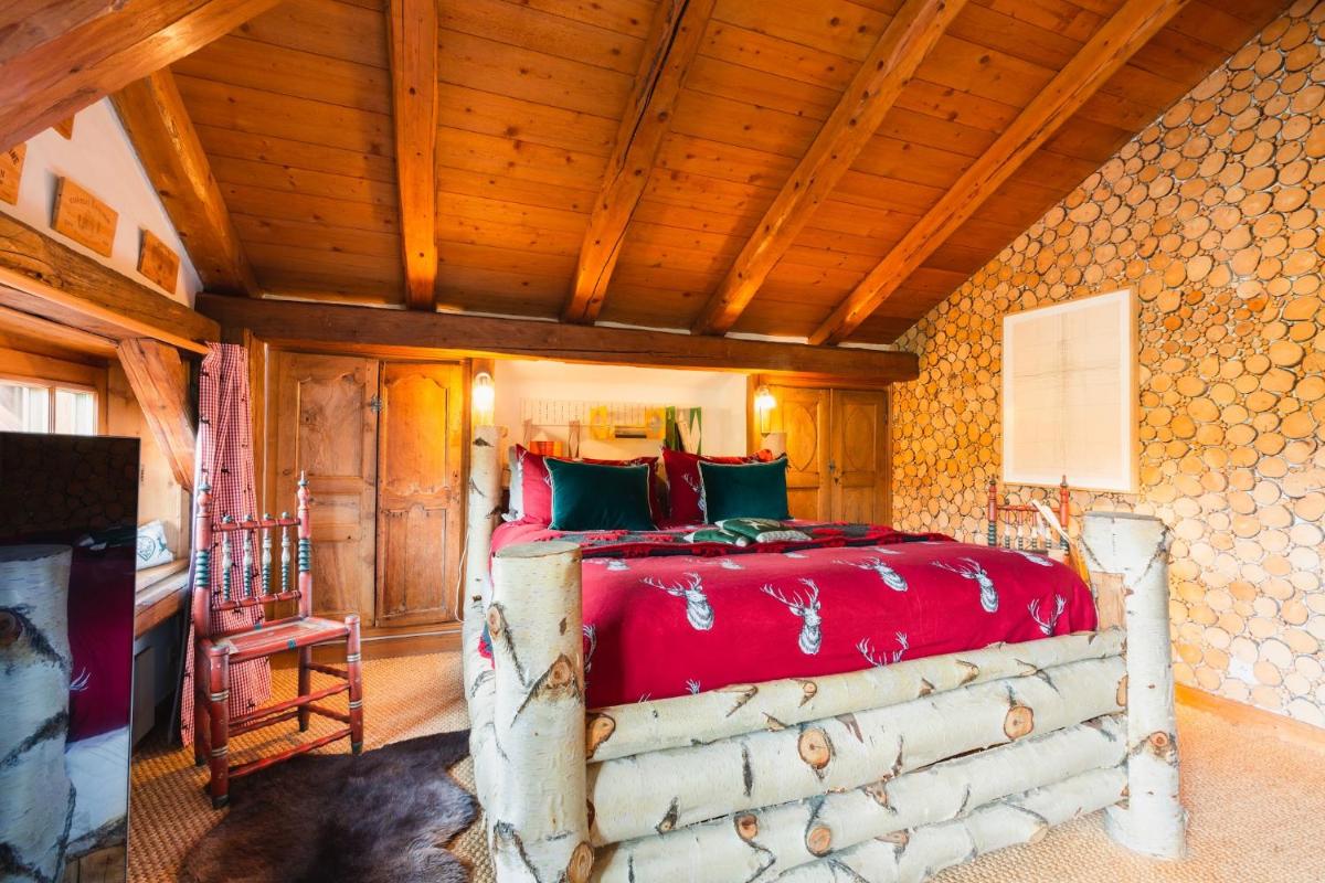 Un ou plusieurs lits dans un hébergement de l'établissement Magic Megève Bois