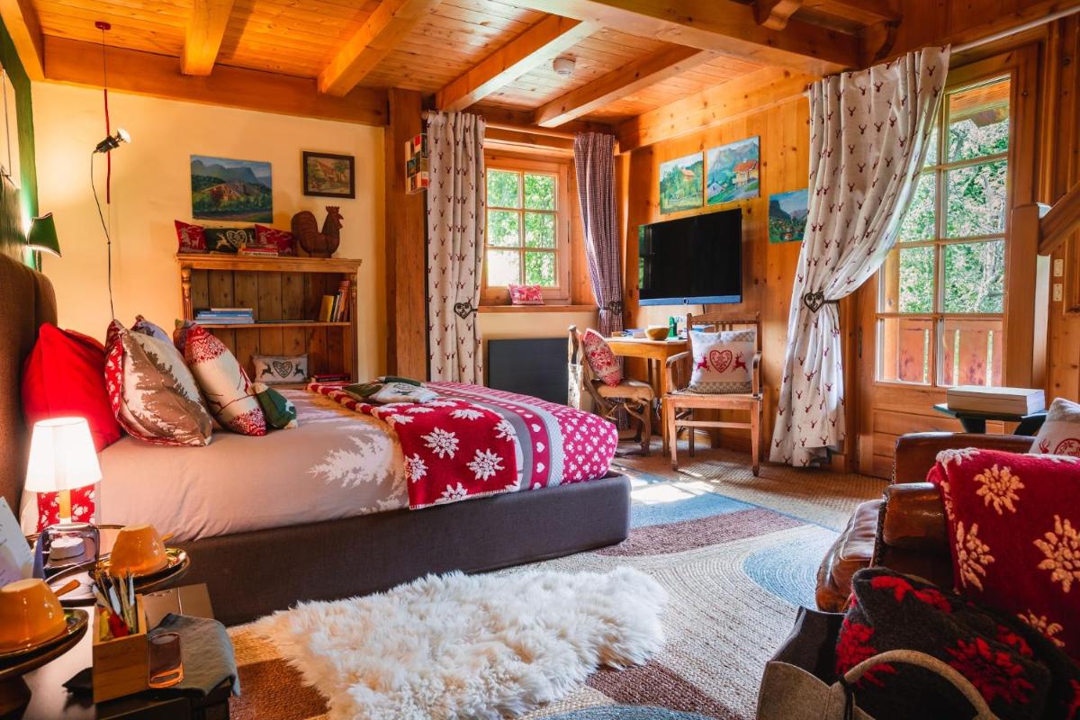 Télévision ou salle de divertissement dans l'établissement Magic Megève Bois