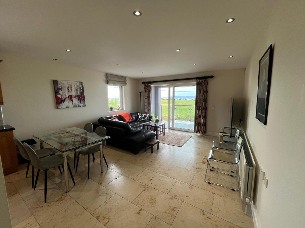 Hillside Apartment - Housity