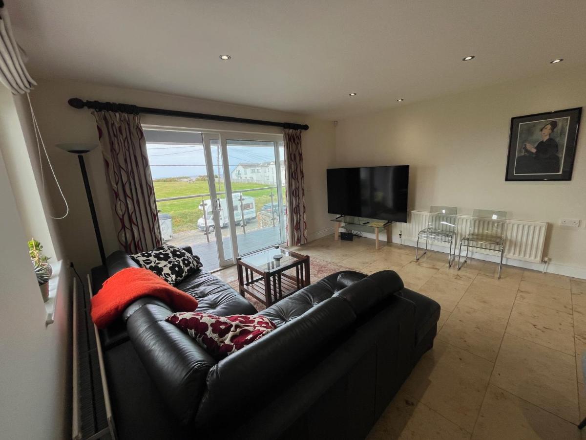 Hillside Apartment - Housity