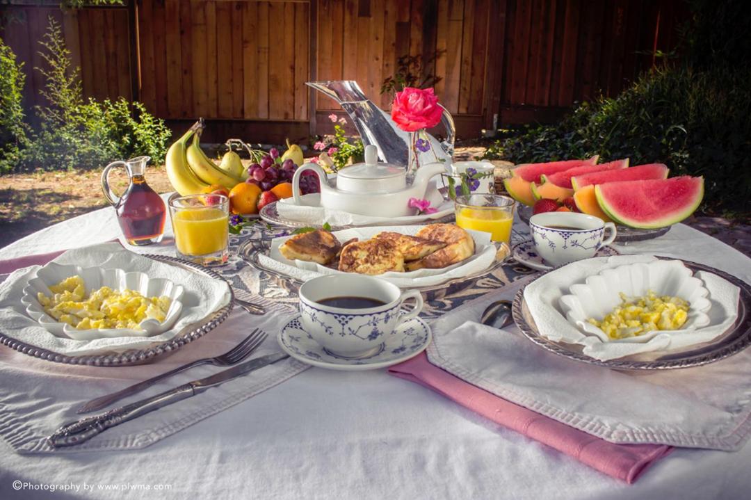 Cliff Crest Bed and Breakfast Inn - Housity