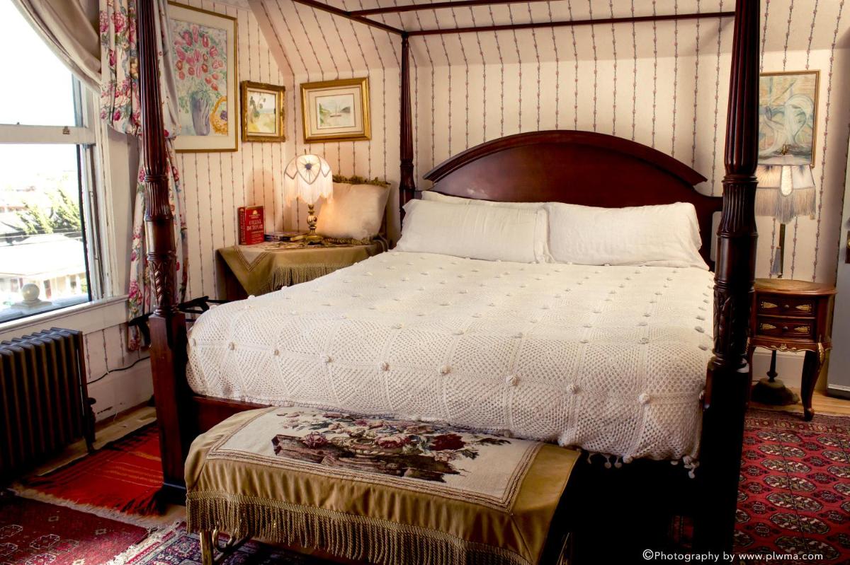Cliff Crest Bed and Breakfast Inn - Housity