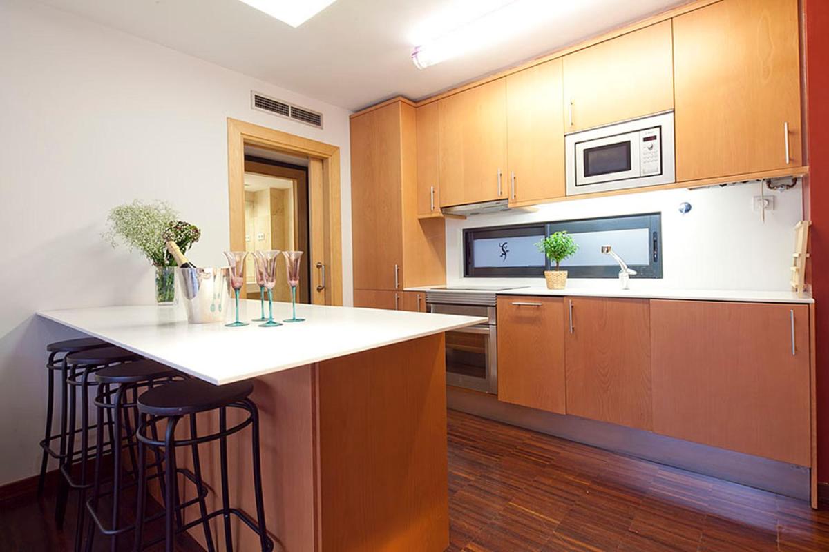 Apartment Barcelona Rentals - Sarria Apartments Near Center - Housity