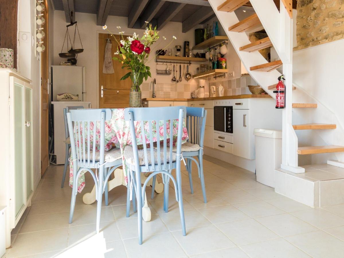 Magnificent holiday home with pool in Thenon - Housity
