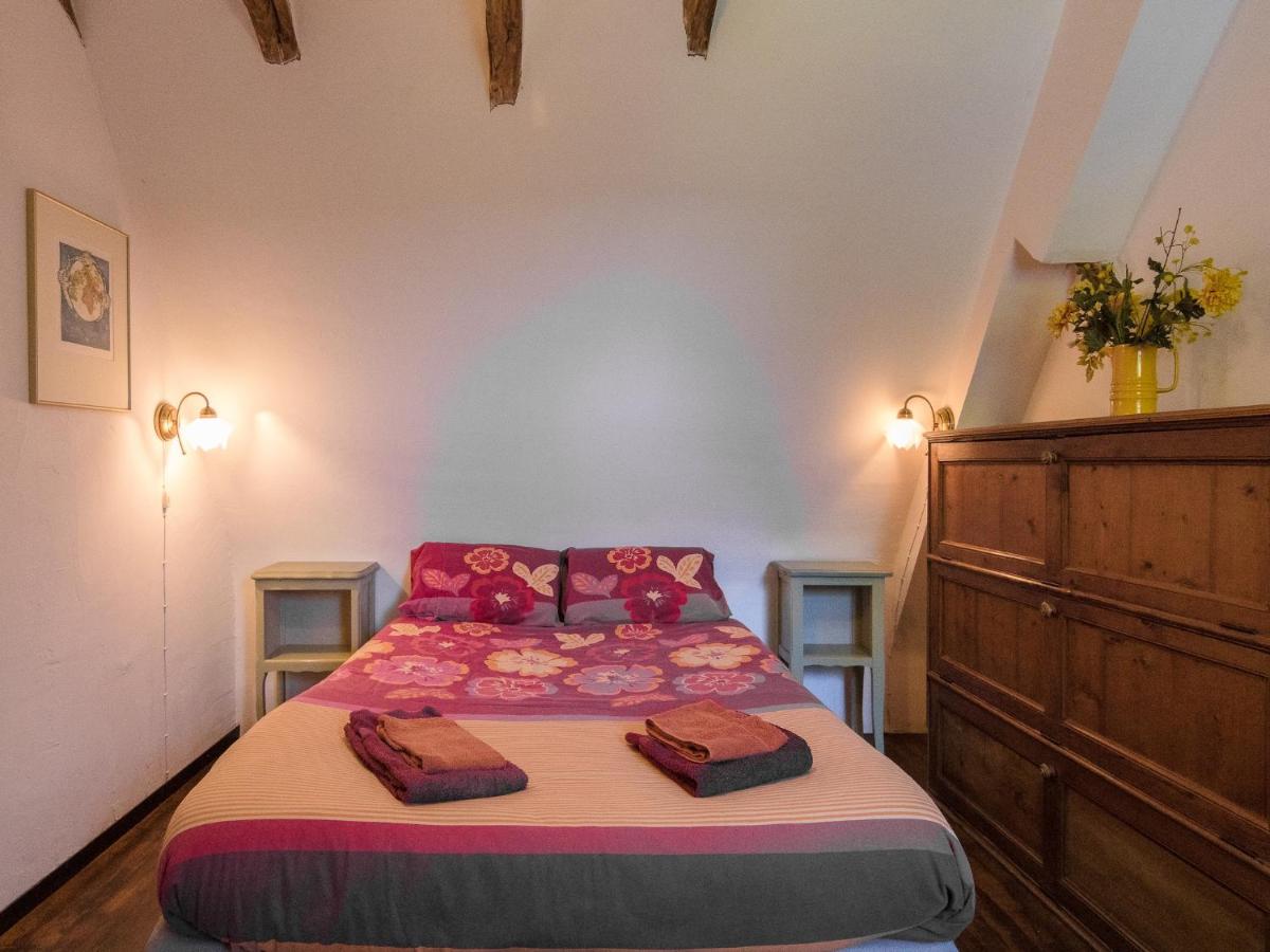 Magnificent holiday home with pool in Thenon - Housity