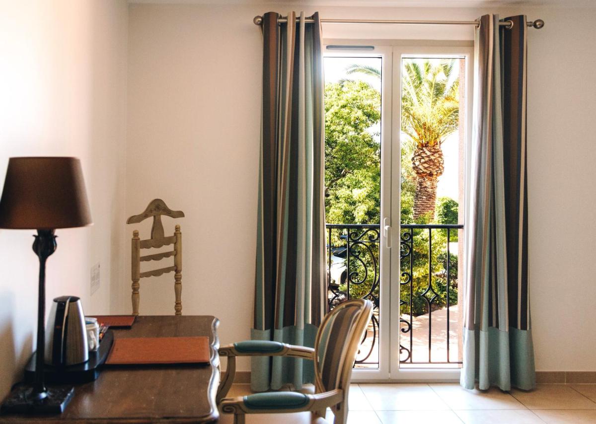 Coin salon dans l'établissement Hôtel Liberata & Spa