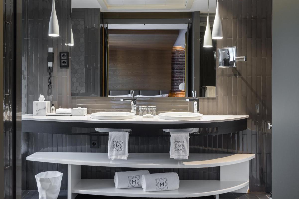 Un baño de Monument Hotel